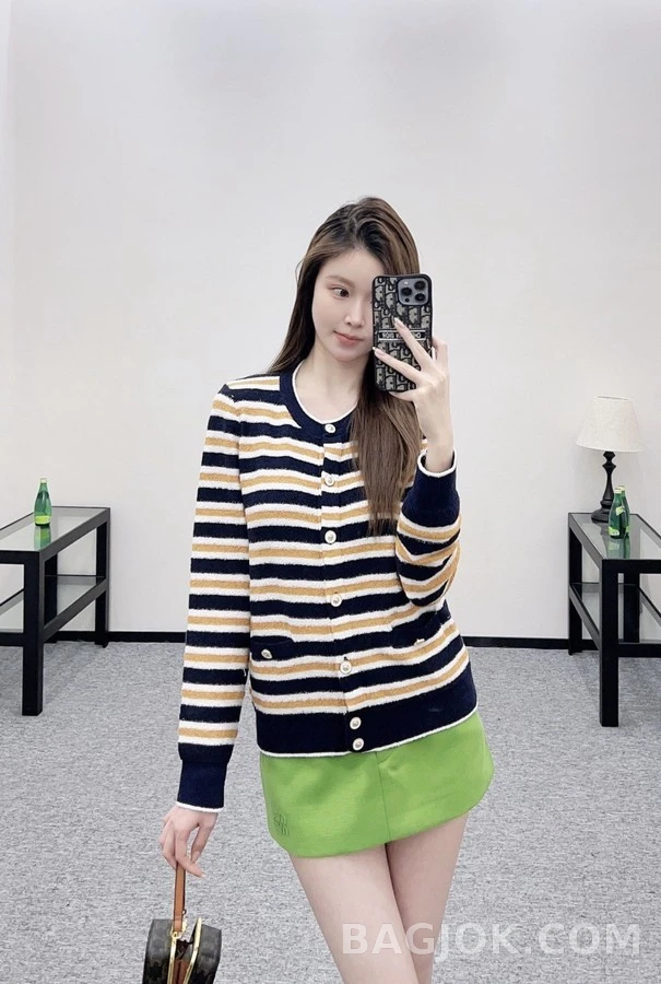 샤넬 샤넬 라운드넥 스트라이프 가디건 상세 이미지