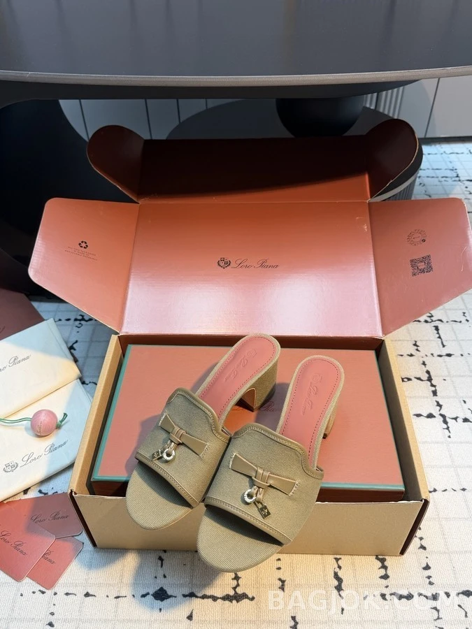 로로피아나 로로피아나 메탈 버클 캔버스 뮬 상세 이미지