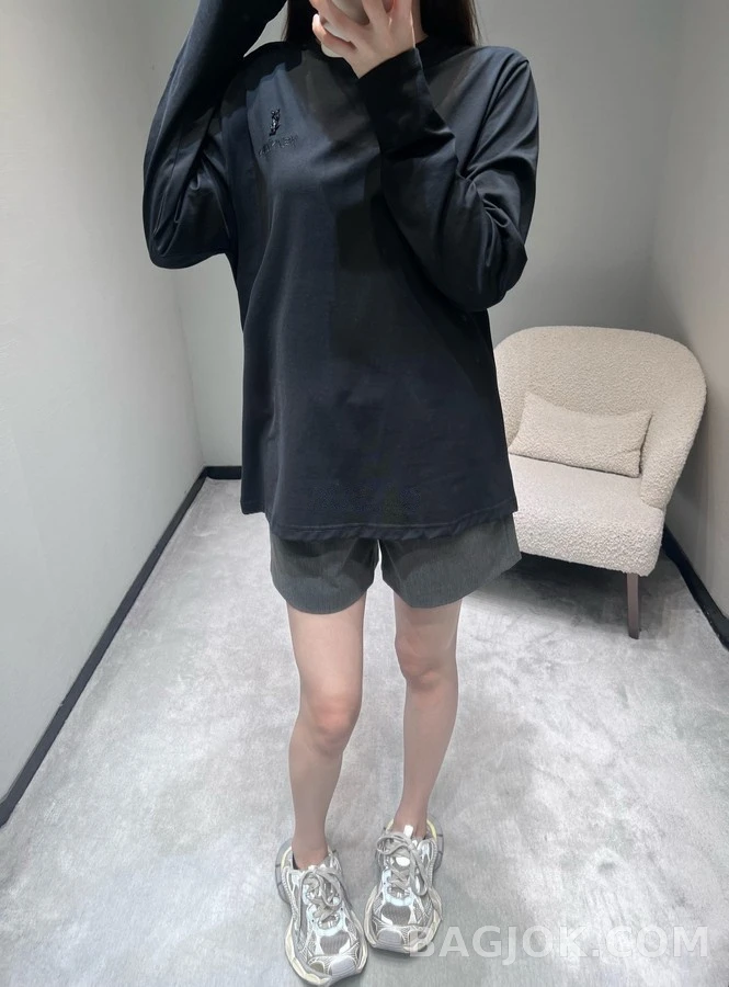 생로랑 생로랑 라운드넥 긴팔 티셔츠 상세 이미지