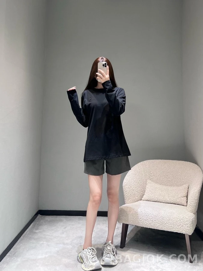 생로랑 생로랑 라운드넥 긴팔 티셔츠 상세 이미지