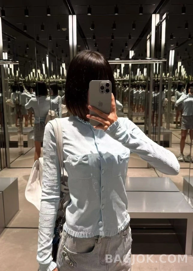 발렌시아가 발렌시아가 러블리 프릴넥 크롭 자카드 니트 가디건 상세 이미지