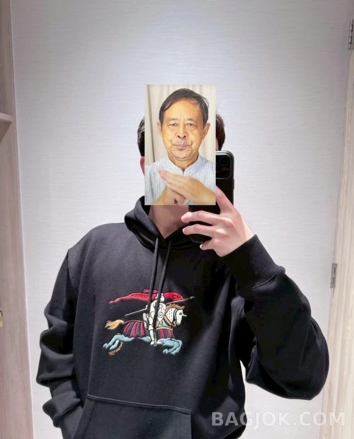 버버리 버버리 풀 컬러 전투마 엠블럼 자수 후드 상세 이미지