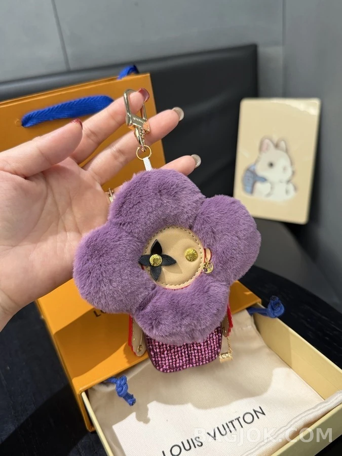 루이비통 루이비통 비비엔 모노그램 키링 상세 이미지