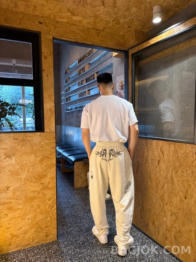 발렌시아가 발렌시아가 타투 그래픽 와이드 트레이닝 팬츠 상세 이미지