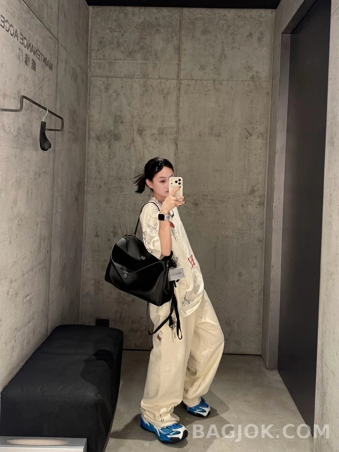 발렌시아가 발렌시아가 타투 그래픽 와이드 트레이닝 팬츠 상세 이미지