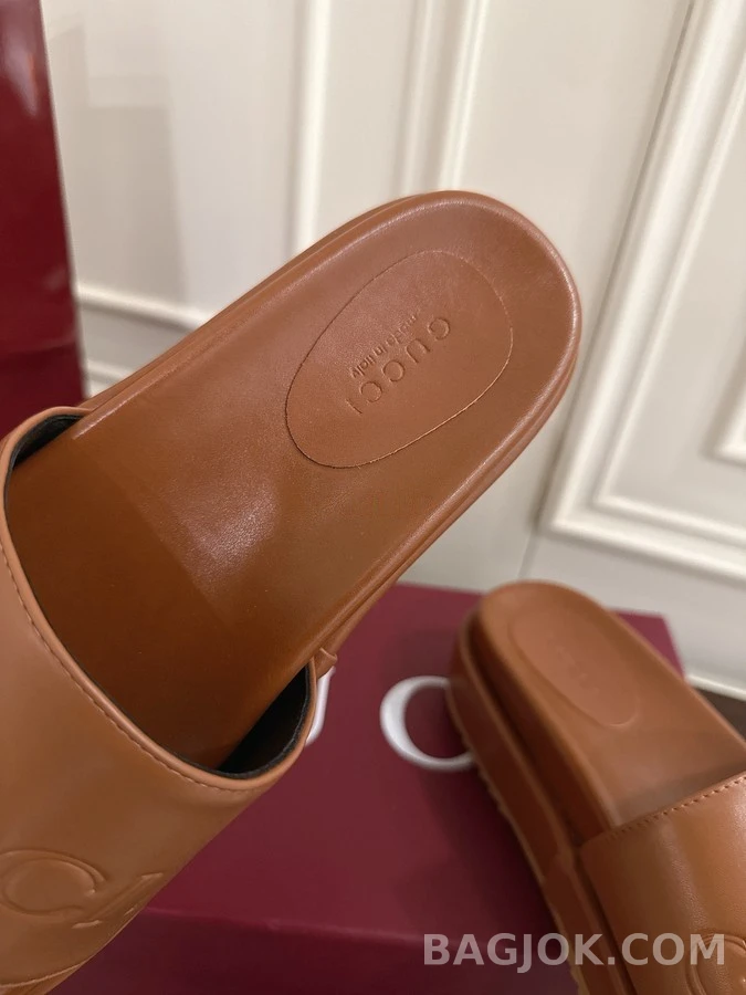 구찌 구찌 엠보싱 플랫폼 슬라이드 상세 이미지
