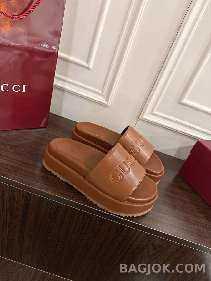 구찌 구찌 엠보싱 플랫폼 슬라이드 상세 이미지