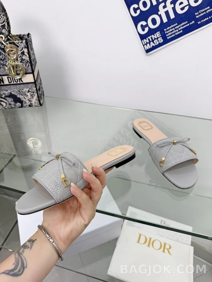 디올 디올 Cannage 퀼팅 D 로고 슬라이드 상세 이미지