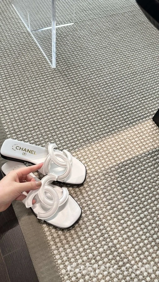 샤넬 샤넬 더블 C 로고 샌들 상세 이미지