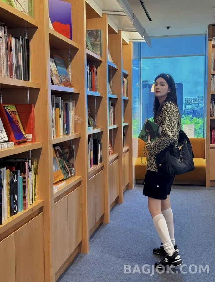 샤넬 샤넬 로고 스니커즈 상세 이미지