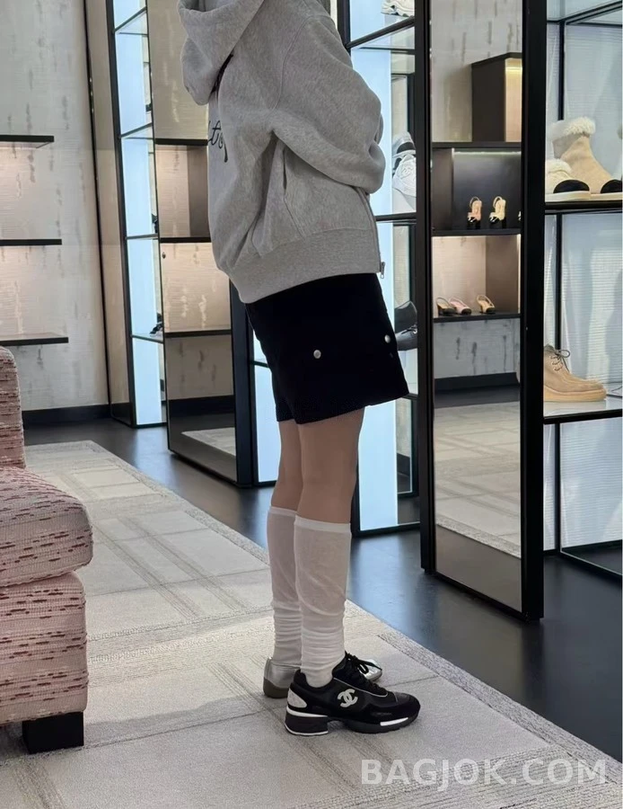 샤넬 샤넬 로고 스니커즈 상세 이미지