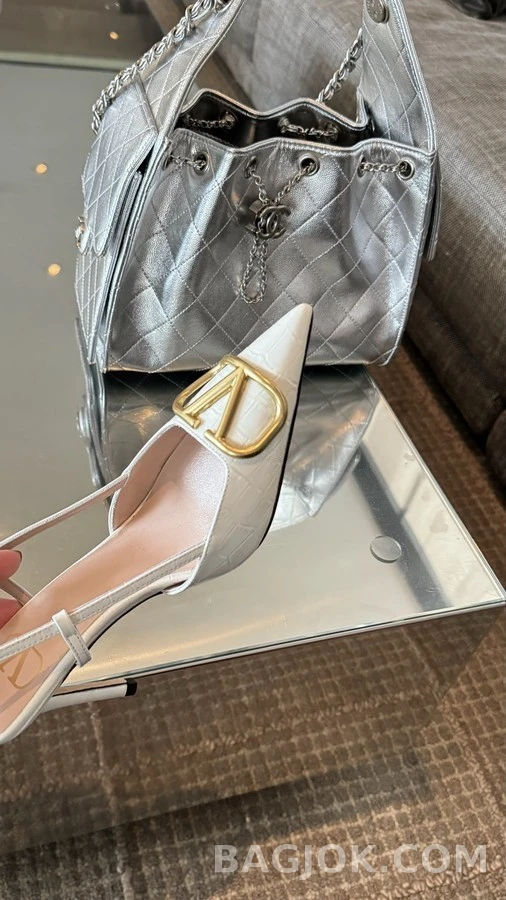 발렌티노 발렌티노 V 로고 악어엠보 슬링백 힐 상세 이미지