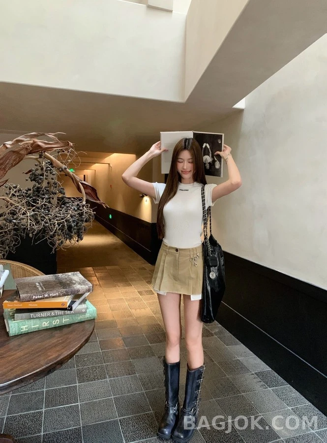 미우미우 미우미우 메탈 장식 플리츠 팬츠 상세 이미지