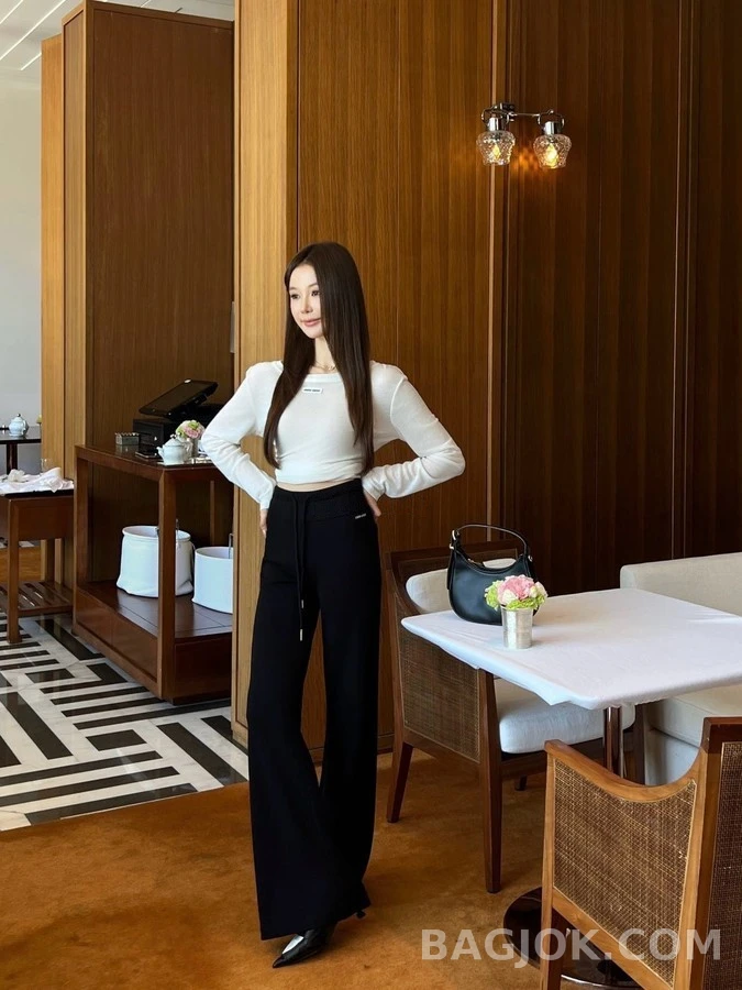 미우미우 미우미우 미니로고 드로스트링 플레어 팬츠 상세 이미지