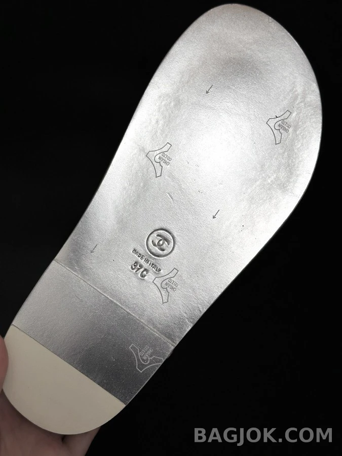 샤넬 샤넬 메탈릭 퀼팅 벨크로 샌들 상세 이미지