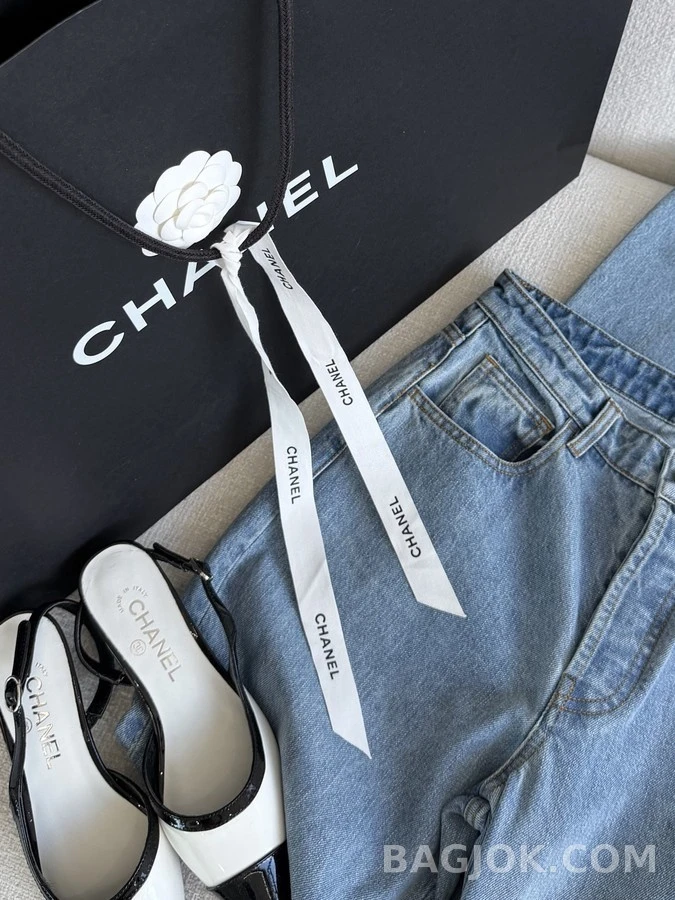 샤넬 샤넬 더블 C 로고 스트레이트핏 데님 팬츠 상세 이미지