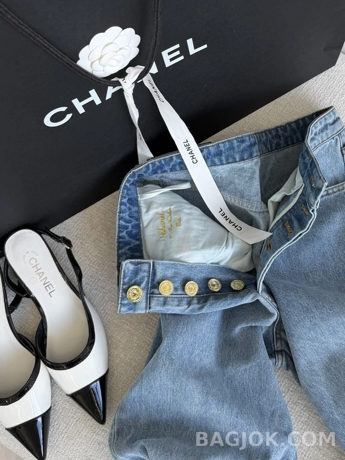 샤넬 샤넬 더블 C 로고 스트레이트핏 데님 팬츠 상세 이미지