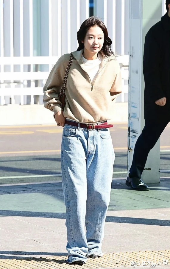 샤넬 샤넬 더블 C 로고 스트레이트핏 데님 팬츠 상세 이미지