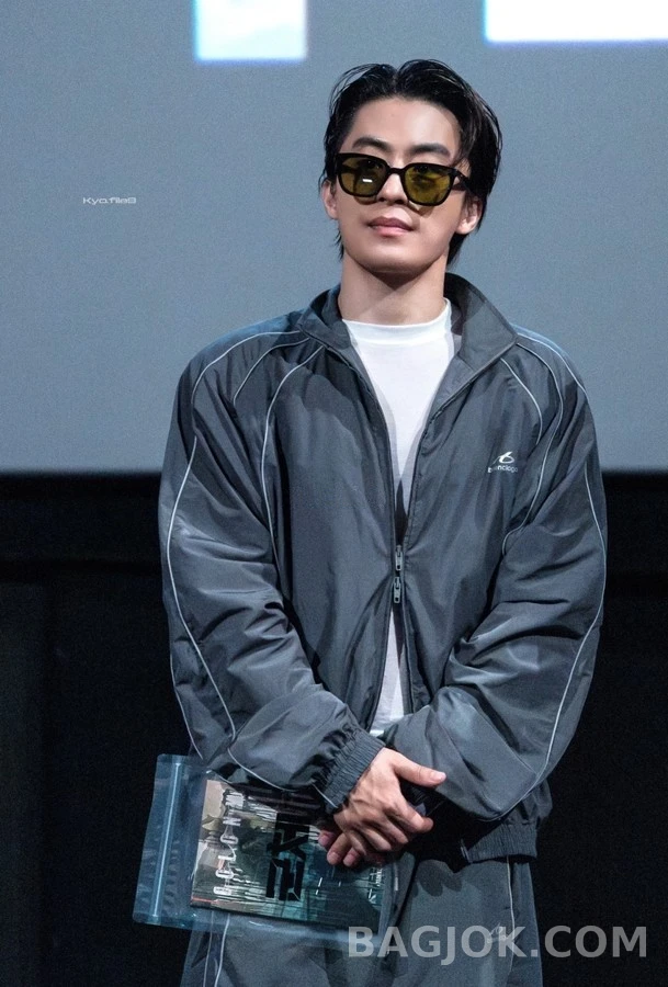 발렌시아가 발렌시아가 바디스 로고 리플렉티브 트랙 팬츠 상세 이미지