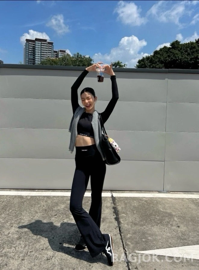 미우미우 미우미우 로고 부츠컷 팬츠 상세 이미지