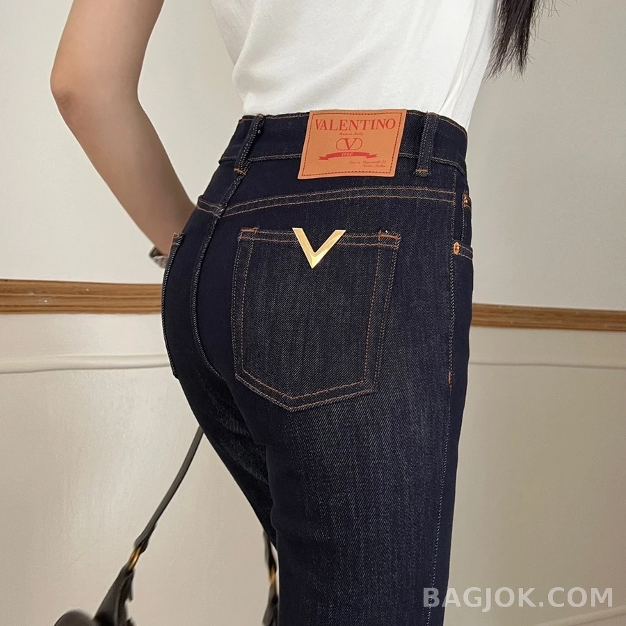 발렌티노 발렌티노 후면 V 로고 메탈 부츠컷 데님 팬츠 상세 이미지