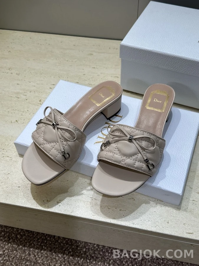 디올 디올 까나쥬 퀼팅 로고 블록힐 슬리퍼 상세 이미지