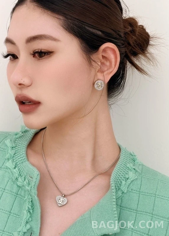 샤넬 샤넬 하트 로고 크리스탈 귀걸이 상세 이미지