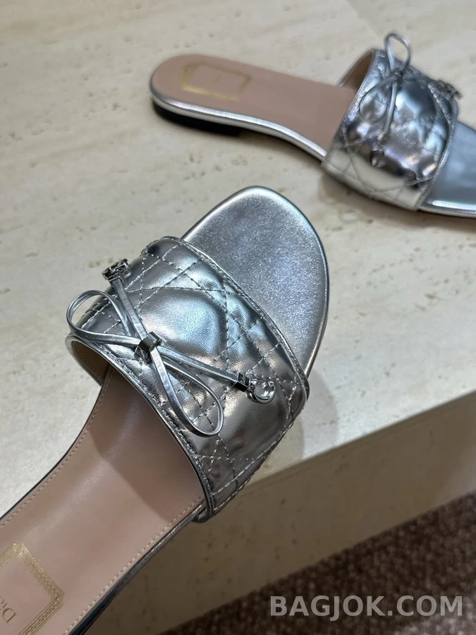 디올 디올 까나쥬 퀼팅 플랫 샌들 상세 이미지