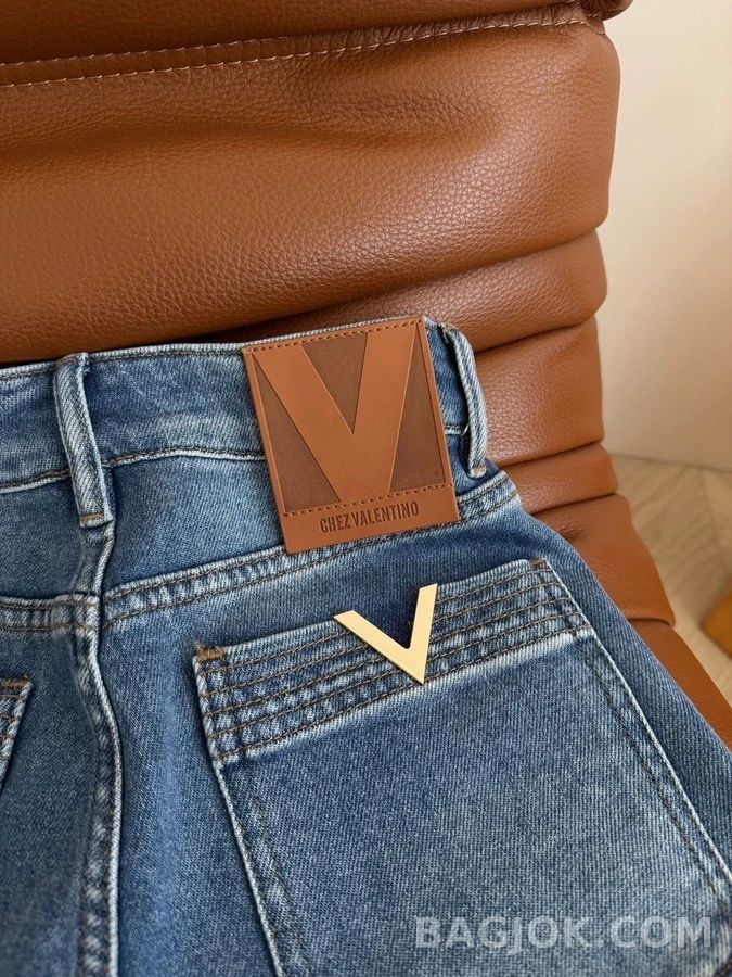 발렌티노 발렌티노 V 로고 와이드 커프 데님 팬츠 상세 이미지