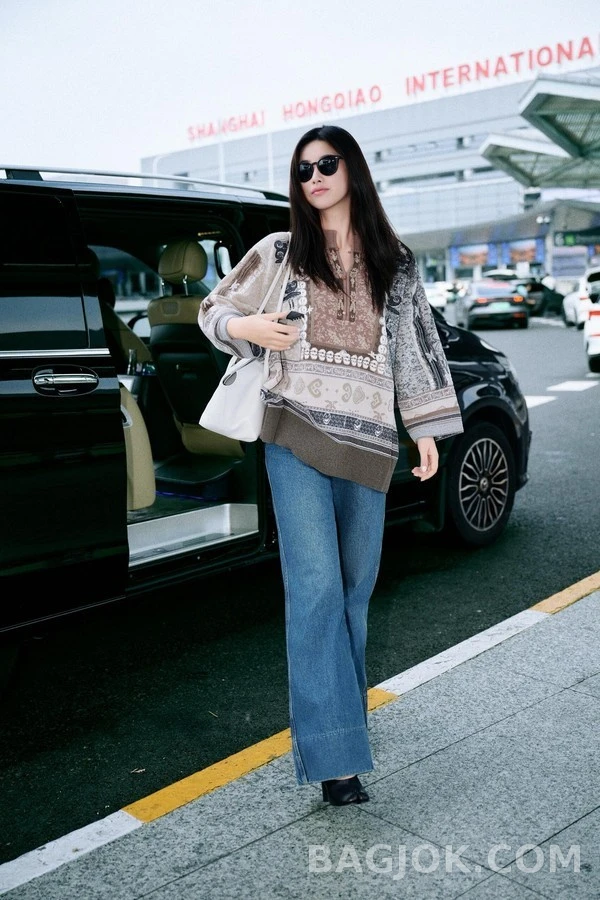 발렌티노 발렌티노 V 로고 와이드 커프 데님 팬츠 상세 이미지