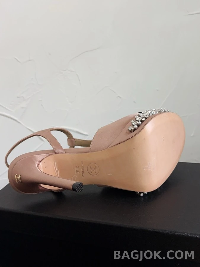 샤넬 샤넬 T스트랩 캡토 크리스탈 힐 상세 이미지