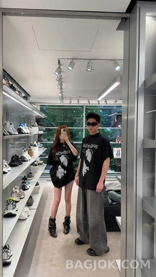 발렌시아가 발렌시아가 레터링 로고 와이드핏 데님 팬츠 상세 이미지