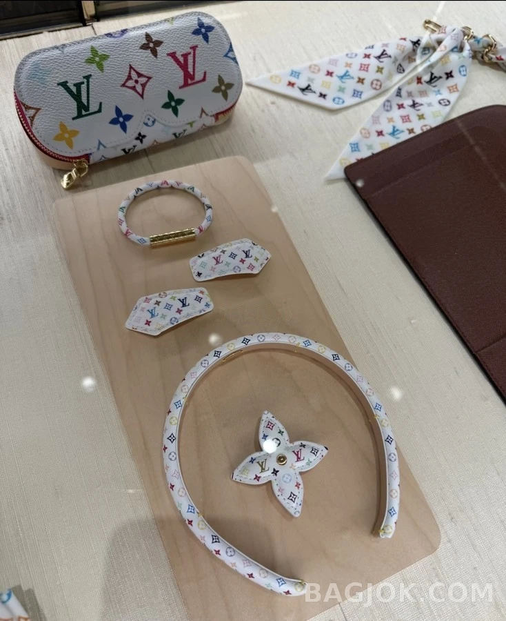 루이비통 루이비통 멀티컬러 모노그램 안경 케이스 상세 이미지