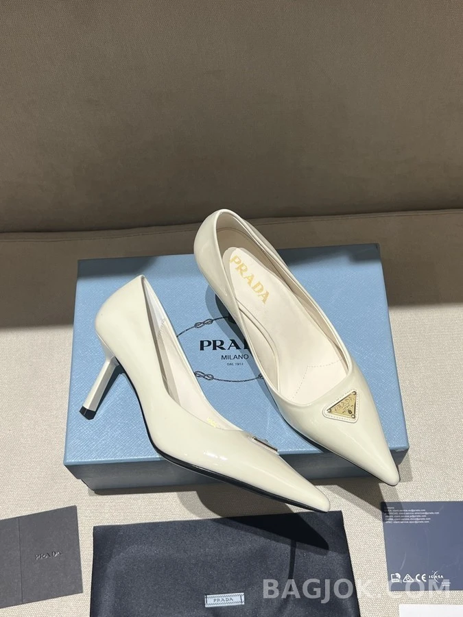 프라다 프라다 삼각 로고 힐 상세 이미지