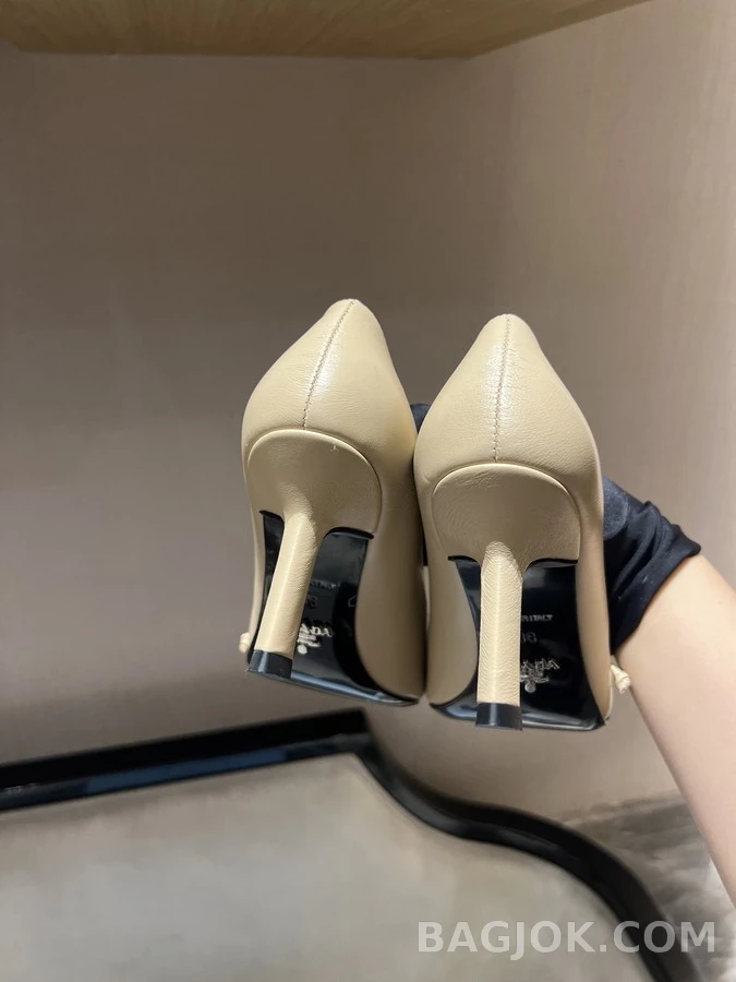 프라다 프라다 보우 장식 펌프스 상세 이미지