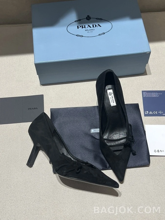 프라다 프라다 스웨이드 레이스업 펌프스 상세 이미지