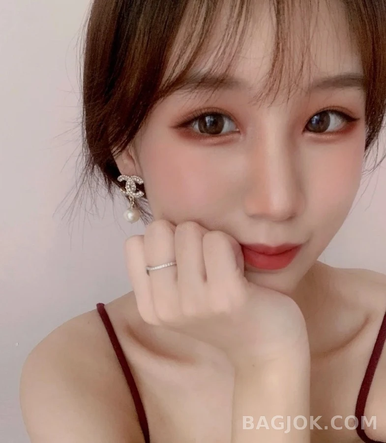 샤넬 샤넬 로고 크리스탈 진주 드롭 귀걸이 상세 이미지
