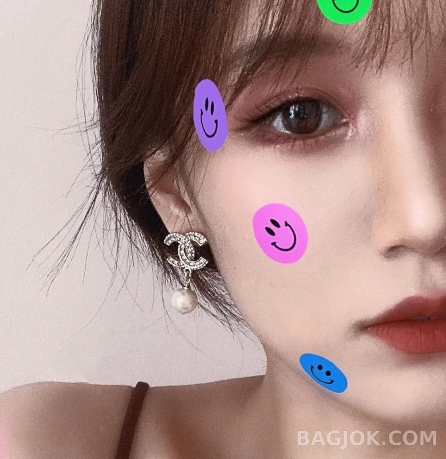 샤넬 샤넬 로고 크리스탈 진주 드롭 귀걸이 상세 이미지