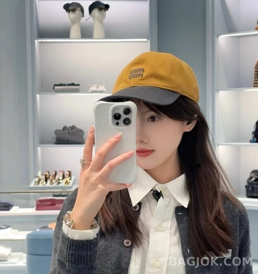 미우미우 미우미우 투톤 로고 볼캡 상세 이미지