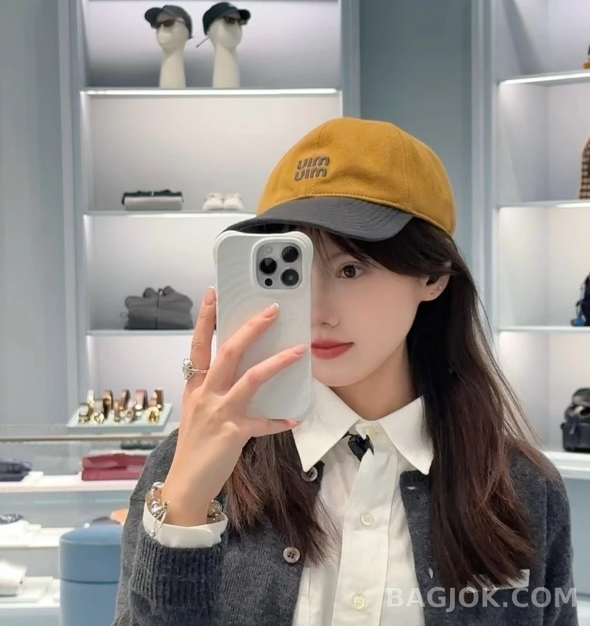 미우미우 미우미우 투톤 로고 볼캡 상세 이미지