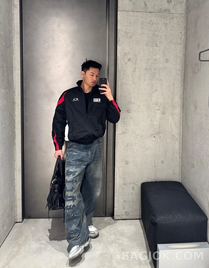발렌시아가 발렌시아가 고딕 레터링 디스트로이드 데님 팬츠 상세 이미지