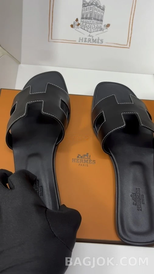 에르메스 에르메스 H 로고 가죽 슬라이드 상세 이미지