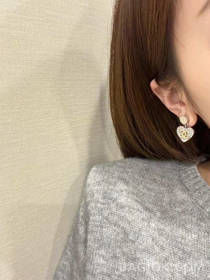 샤넬 샤넬 하트 크리스탈 귀걸이 상세 이미지