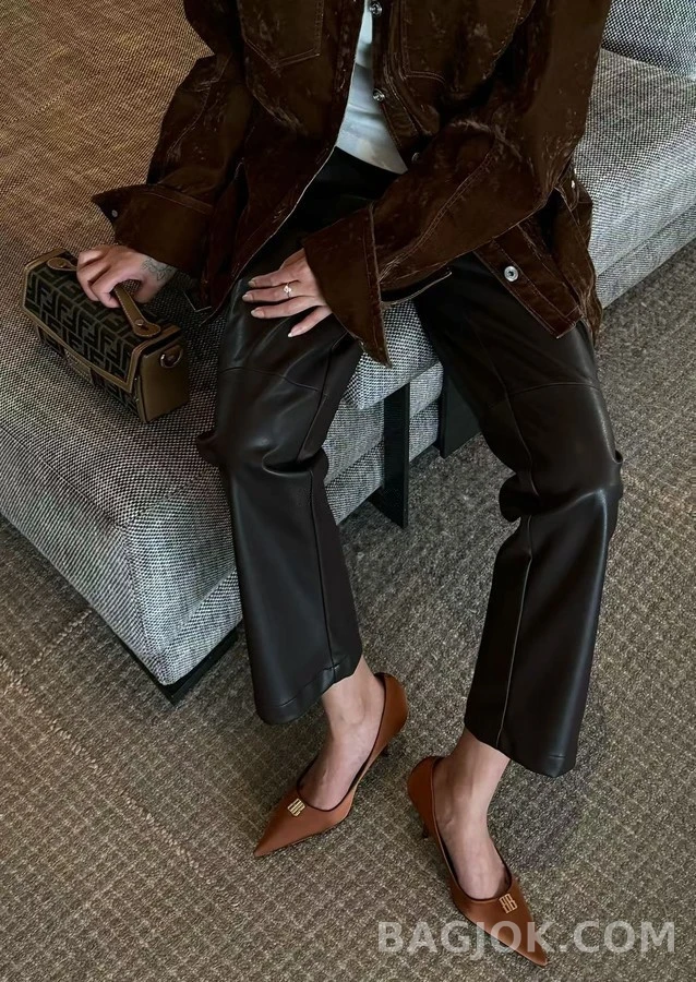 발렌시아가 발렌시아가 로고 새틴 펌프스 상세 이미지