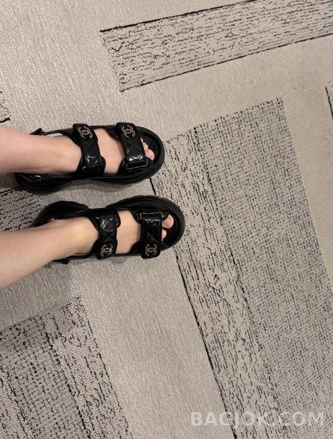 샤넬 샤넬 퀼팅 더블C 로고 샌들 상세 이미지