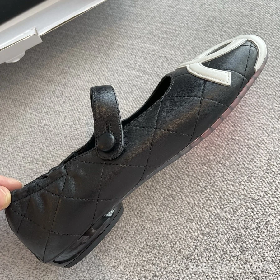 샤넬 샤넬 빅 로고 퀼팅 메리 제인 플랫 상세 이미지