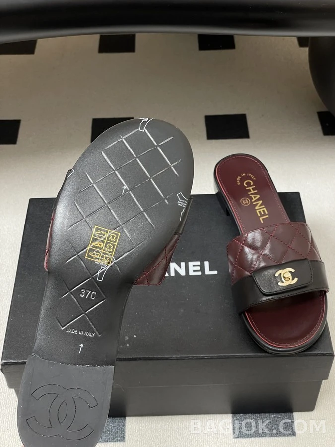 샤넬 샤넬 퀼팅 더블C 버클 슬라이드 샌들 상세 이미지