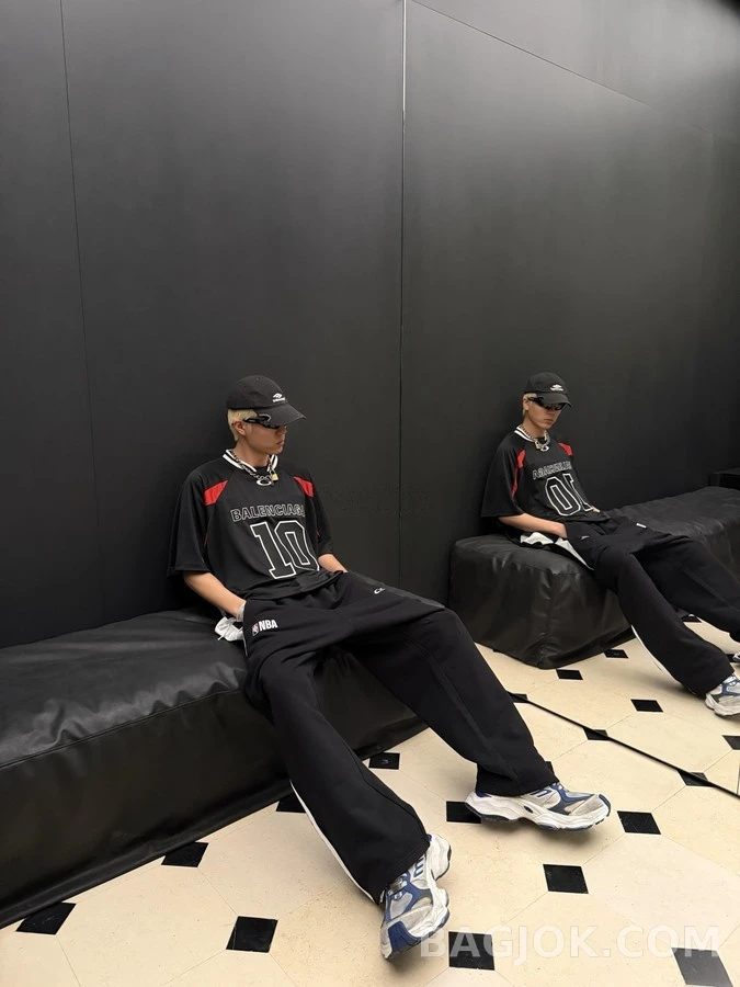 발렌시아가 발렌시아가 NBA 콜라보 오버사이즈 트레이닝 팬츠 상세 이미지
