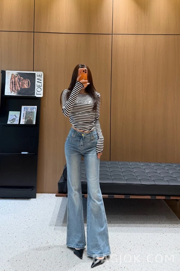 생로랑 세인트로랑 YSL 엠보 그라데이션 마이크로 부츠컷 데님 팬츠 상세 이미지