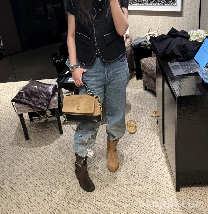 샤넬 샤넬 체인 클로버 스웨이드 앵클 부츠 상세 이미지